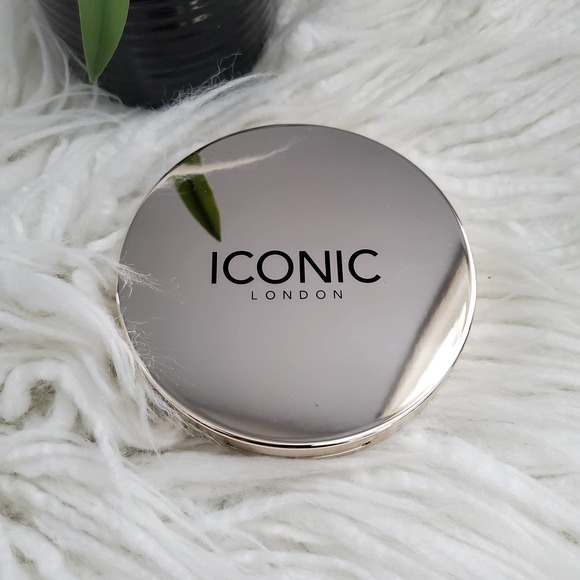 Iconic London Dewy Glow Highlight Palette - Picture 3 of 5